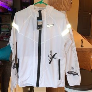 Nike Wild Run Windrunner Hooded Running Jacket